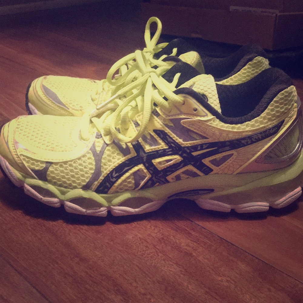 Women’s ASICS Gel-Nimbus Size 7